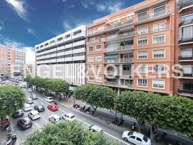 2 slaapkamer Appartement te koop in El Pla del Remei, Valencia stad met garage - € 990.000 (Ref: 8234875)