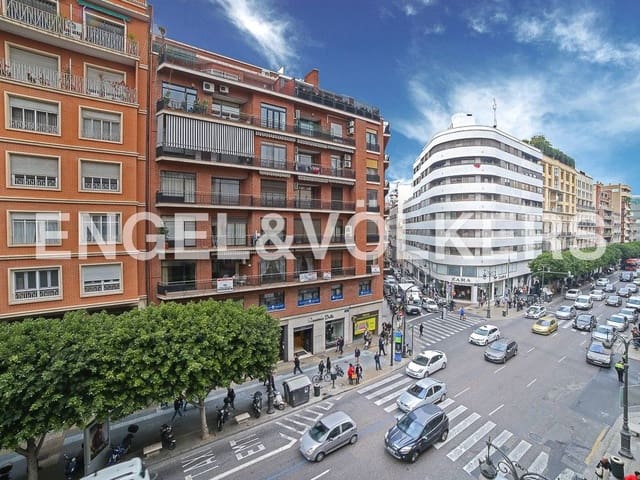 2 slaapkamer Appartement te koop in El Pla del Remei, Valencia stad met garage - € 990.000 (Ref: 8234875)