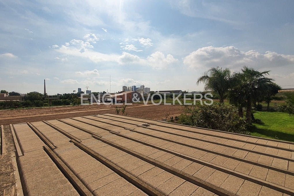 3 bedroom Flat for sale in Valencia city with garage - € 550,000 (Ref: 8234896)