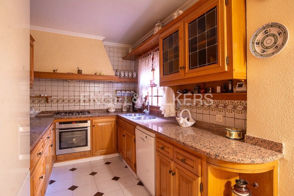 Casa de 4 habitaciones en Castelló de la Plana en venta con garaje - 650.000 € (Ref: 8234967)