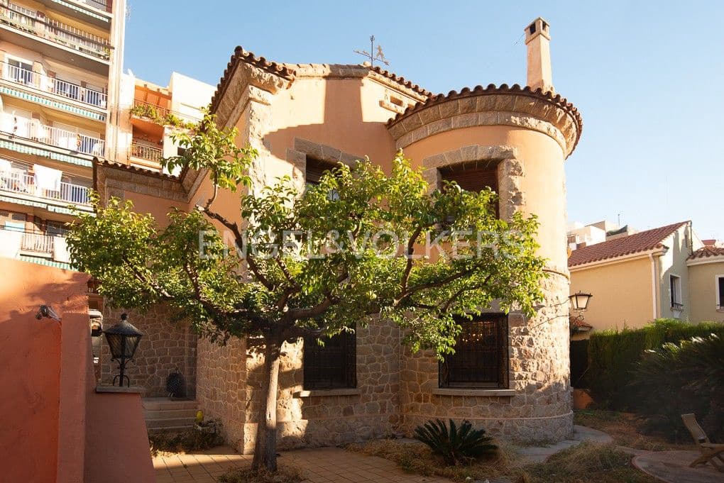 Casa de 4 habitaciones en Castelló de la Plana en venta con garaje - 650.000 € (Ref: 8234967)
