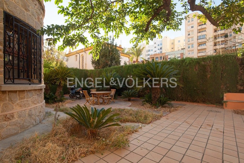 Casa de 4 habitaciones en Castelló de la Plana en venta con garaje - 650.000 € (Ref: 8234967)