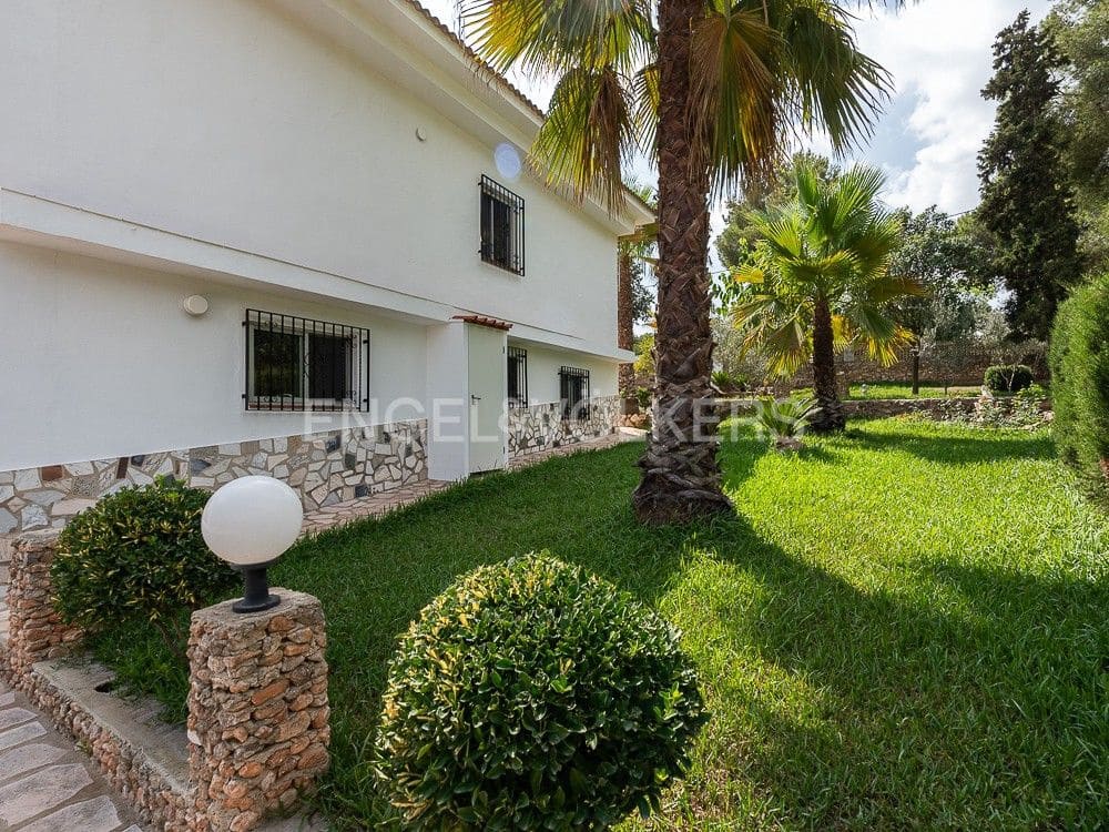4 bedroom Semi-detached Villa for sale in Alberic with pool garage - € 355,000 (Ref: 8234976)