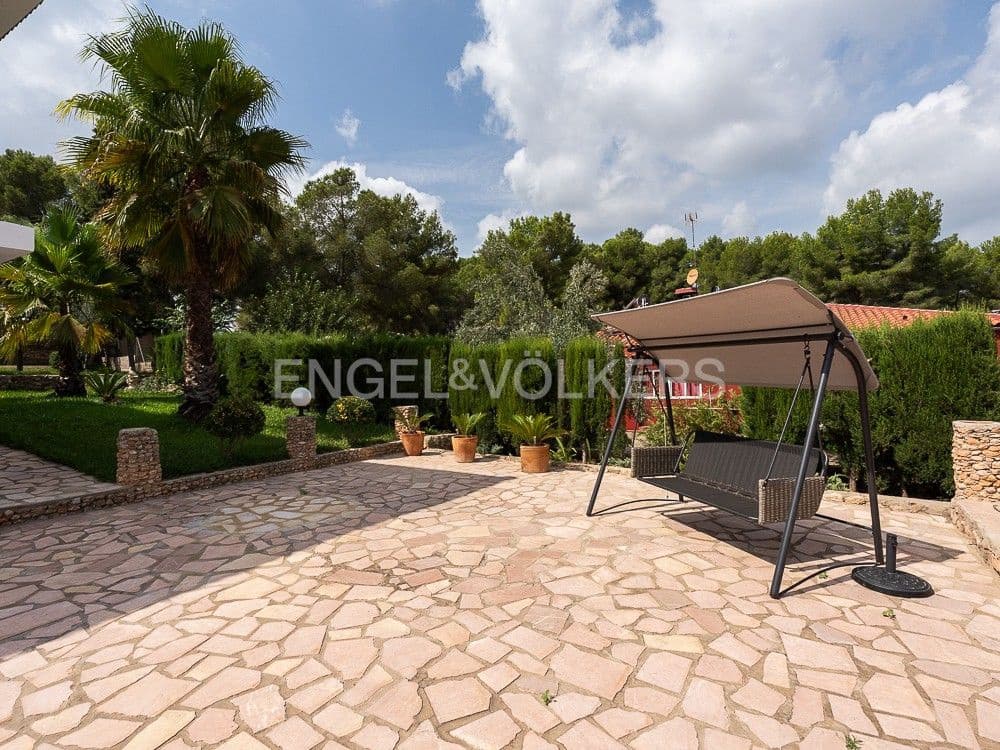 4 bedroom Semi-detached Villa for sale in Alberic with pool garage - € 355,000 (Ref: 8234976)