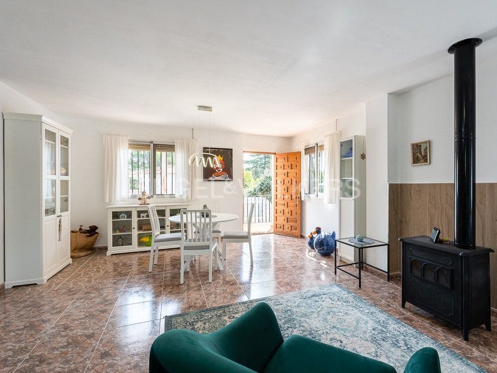 4 bedroom Semi-detached Villa for sale in Alberic with pool garage - € 355,000 (Ref: 8234976)