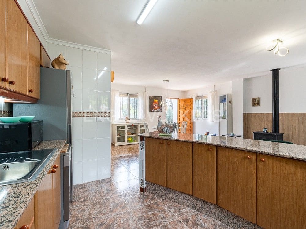 4 bedroom Semi-detached Villa for sale in Alberic with pool garage - € 355,000 (Ref: 8234976)