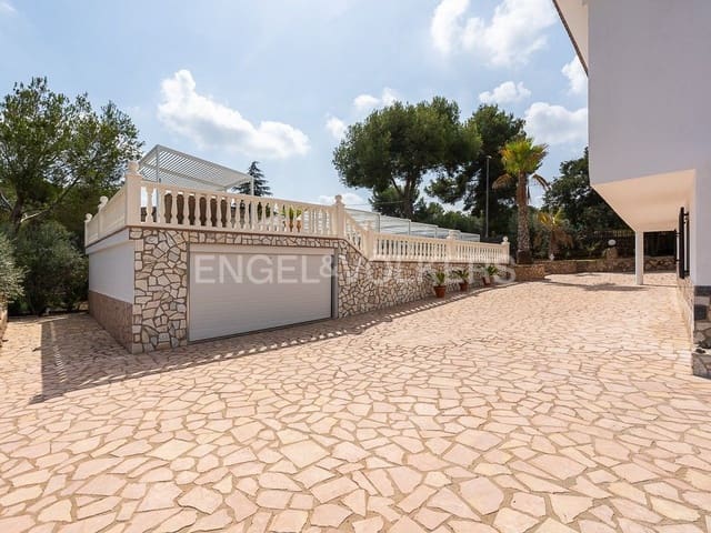 4 bedroom Semi-detached Villa for sale in Alberic with pool garage - € 355,000 (Ref: 8234976)