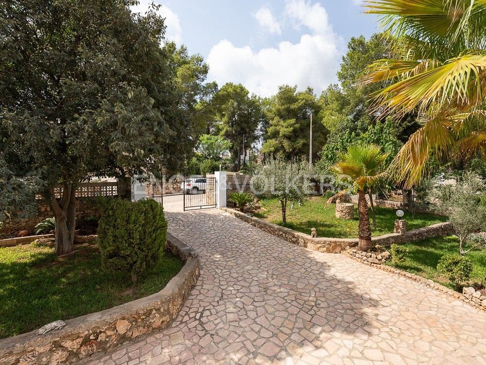 4 bedroom Semi-detached Villa for sale in Alberic with pool garage - € 355,000 (Ref: 8234976)