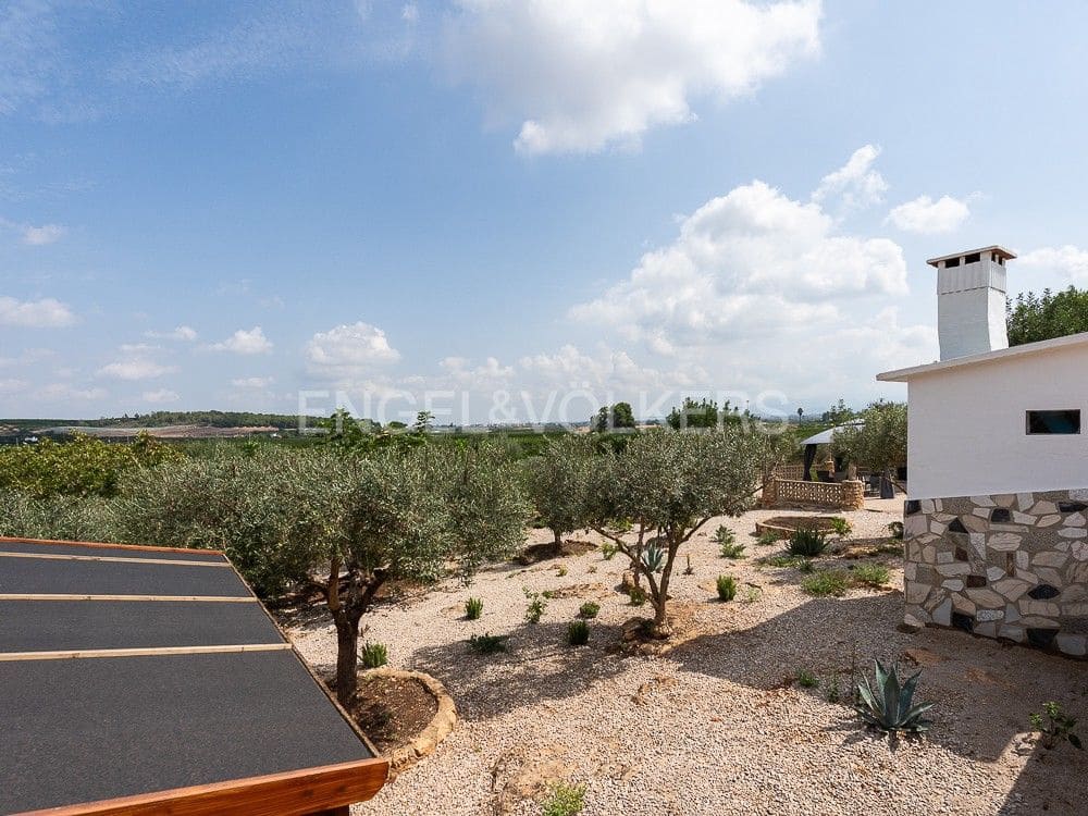 4 bedroom Semi-detached Villa for sale in Alberic with pool garage - € 355,000 (Ref: 8234976)