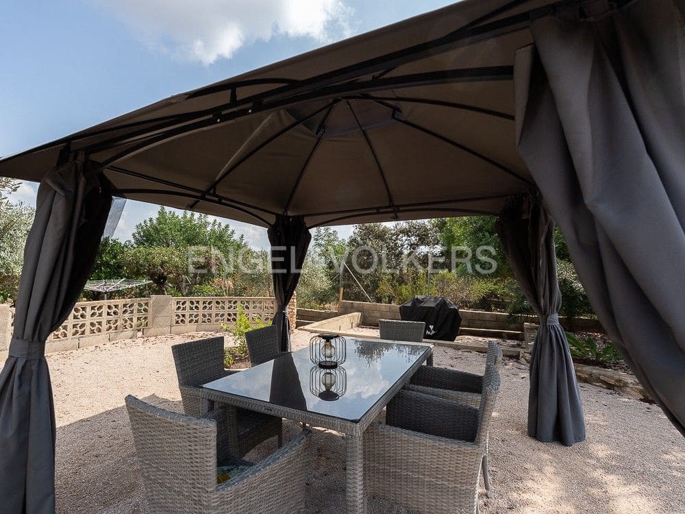 4 bedroom Semi-detached Villa for sale in Alberic with pool garage - € 355,000 (Ref: 8234976)
