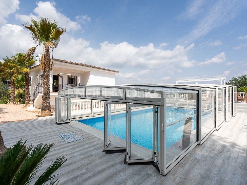 4 bedroom Semi-detached Villa for sale in Alberic with pool garage - € 355,000 (Ref: 8234976)