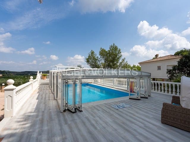 4 bedroom Semi-detached Villa for sale in Alberic with pool garage - € 355,000 (Ref: 8234976)