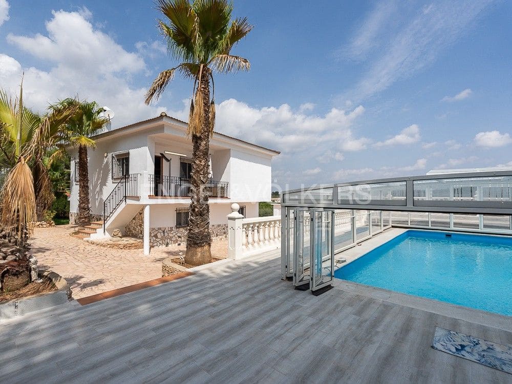4 bedroom Semi-detached Villa for sale in Alberic with pool garage - € 355,000 (Ref: 8234976)
