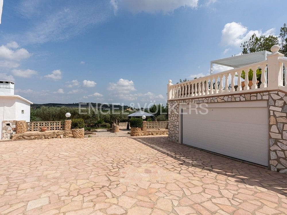 4 bedroom Semi-detached Villa for sale in Alberic with pool garage - € 355,000 (Ref: 8234976)