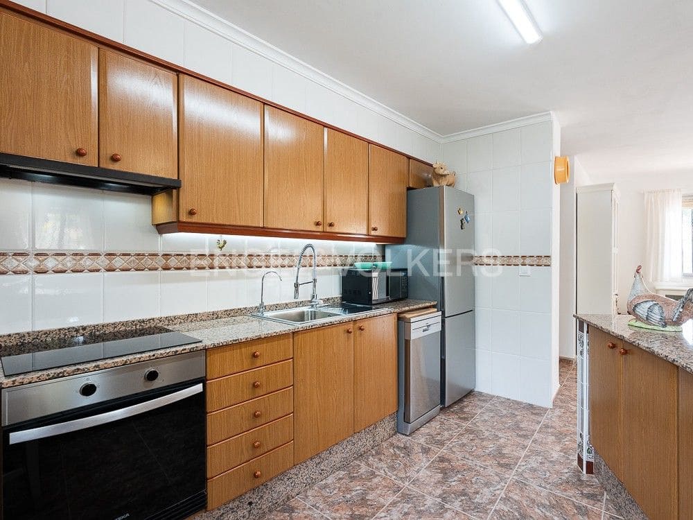 4 bedroom Semi-detached Villa for sale in Alberic with pool garage - € 355,000 (Ref: 8234976)