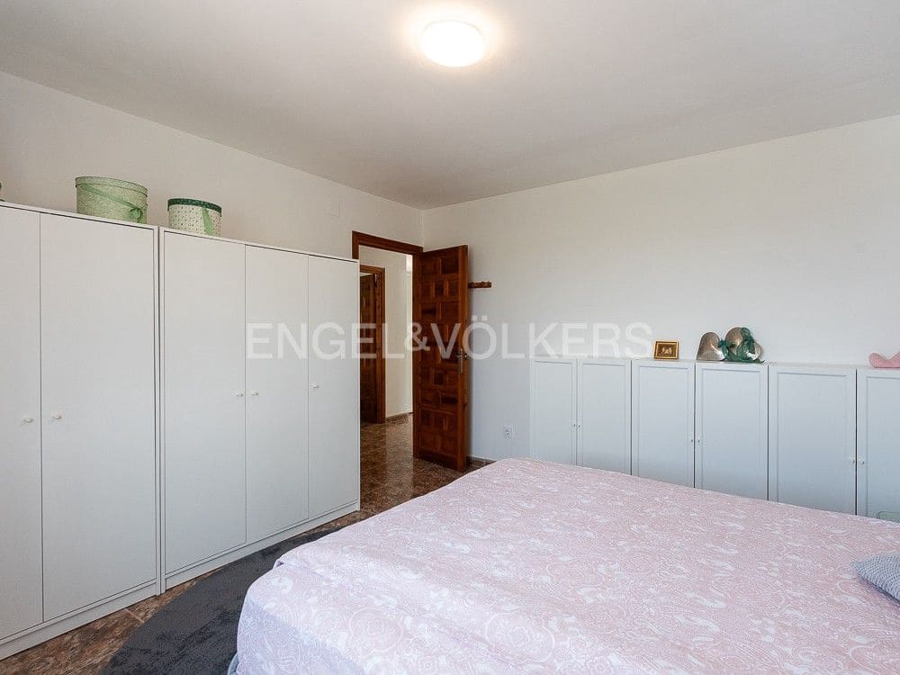 4 bedroom Semi-detached Villa for sale in Alberic with pool garage - € 355,000 (Ref: 8234976)