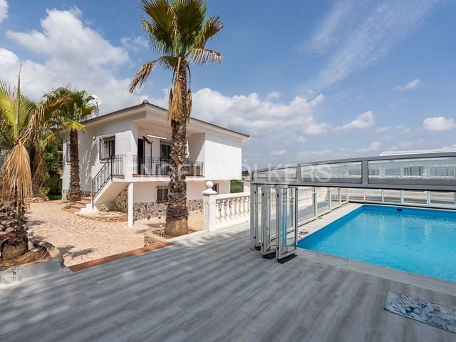 4 bedroom Semi-detached Villa for sale in Alberic with pool garage - € 355,000 (Ref: 8234976)