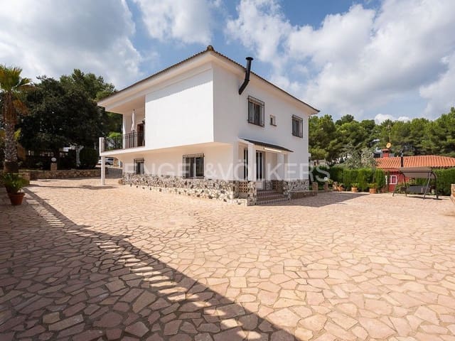 4 bedroom Semi-detached Villa for sale in Alberic with pool garage - € 355,000 (Ref: 8234976)