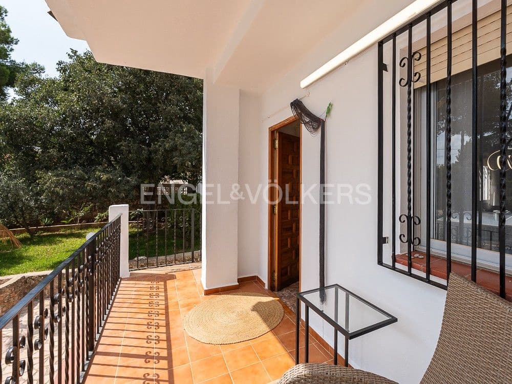 4 bedroom Semi-detached Villa for sale in Alberic with pool garage - € 355,000 (Ref: 8234976)
