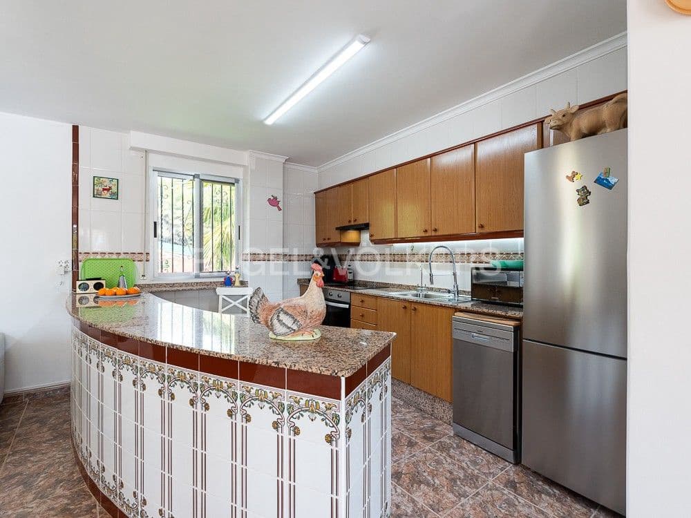 4 bedroom Semi-detached Villa for sale in Alberic with pool garage - € 355,000 (Ref: 8234976)