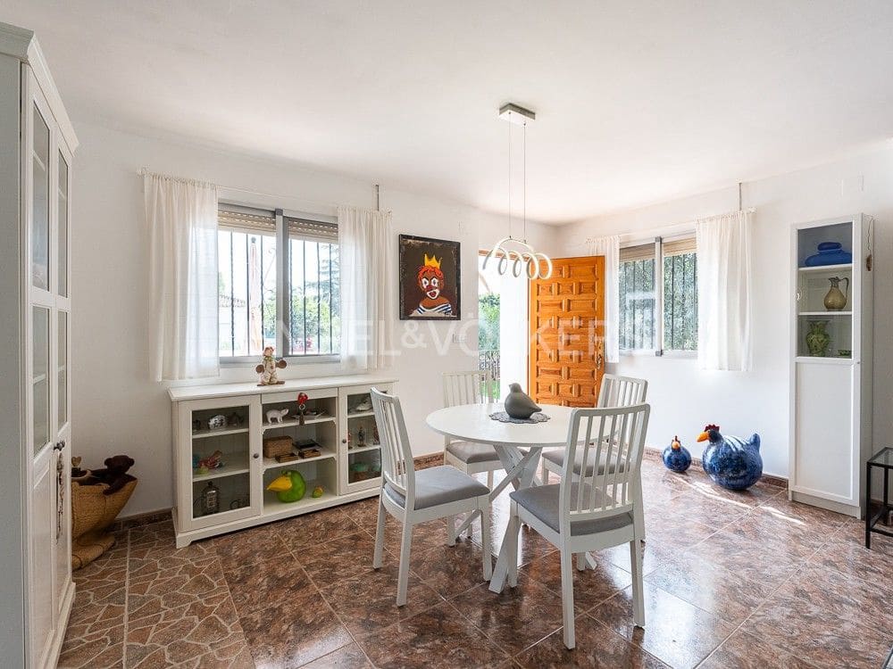 4 bedroom Semi-detached Villa for sale in Alberic with pool garage - € 355,000 (Ref: 8234976)