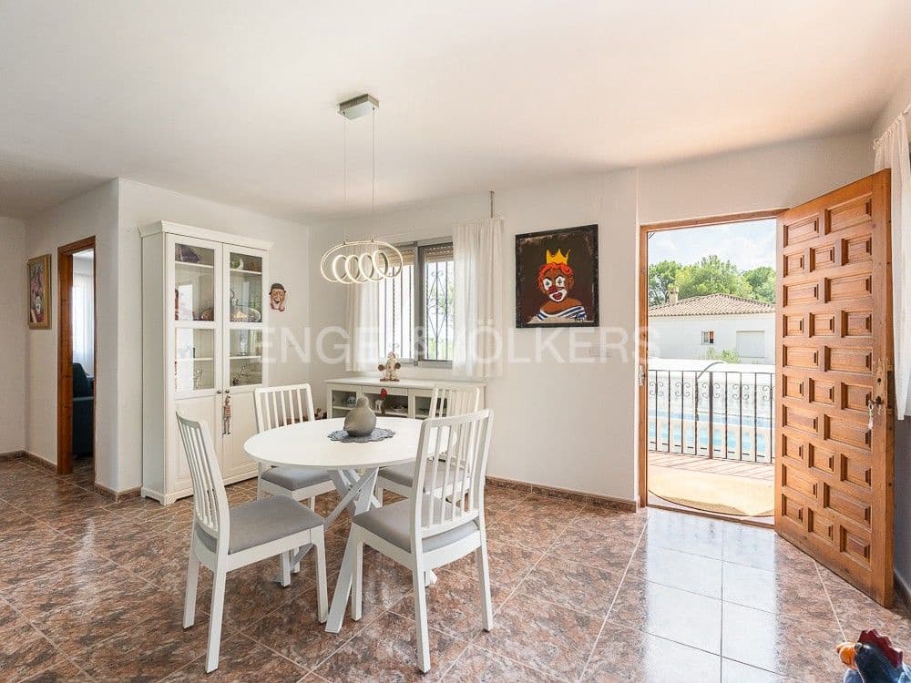 4 bedroom Semi-detached Villa for sale in Alberic with pool garage - € 355,000 (Ref: 8234976)