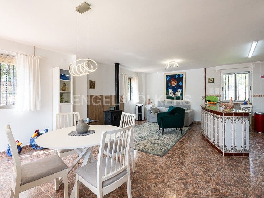 4 bedroom Semi-detached Villa for sale in Alberic with pool garage - € 355,000 (Ref: 8234976)