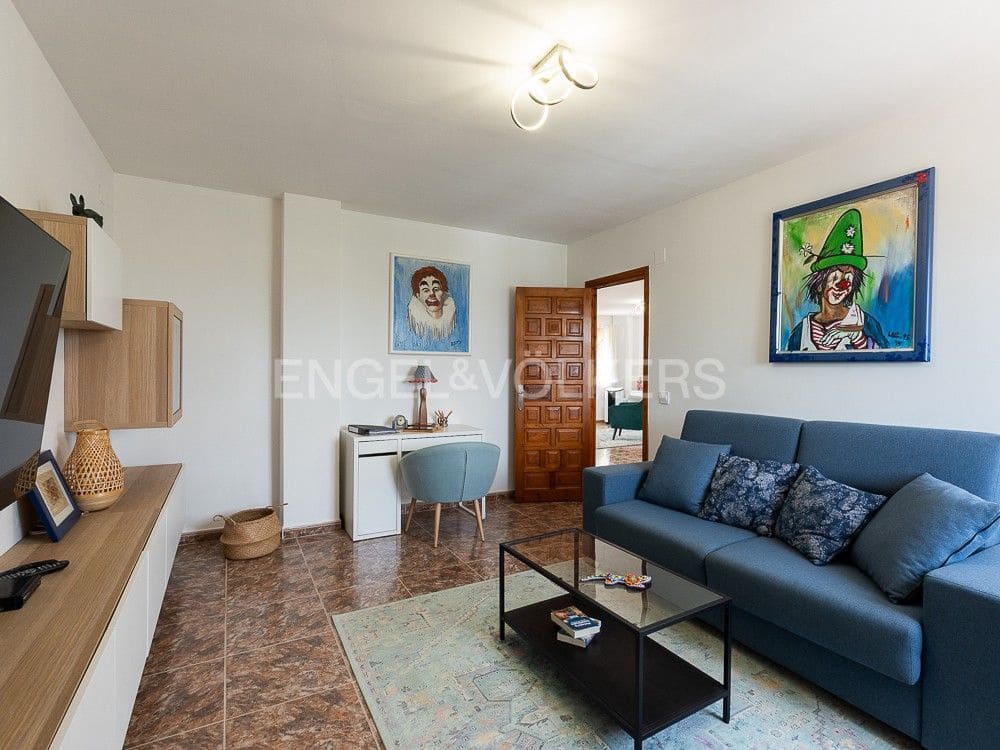4 bedroom Semi-detached Villa for sale in Alberic with pool garage - € 355,000 (Ref: 8234976)