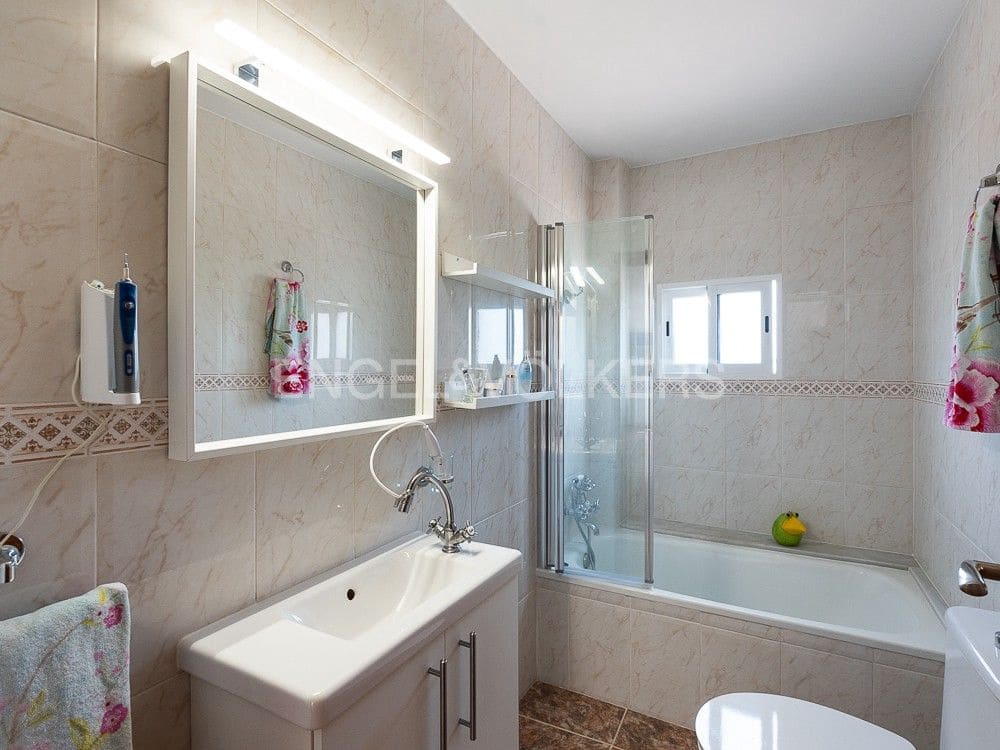 4 bedroom Semi-detached Villa for sale in Alberic with pool garage - € 355,000 (Ref: 8234976)