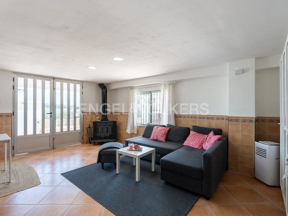 4 bedroom Semi-detached Villa for sale in Alberic with pool garage - € 355,000 (Ref: 8234976)