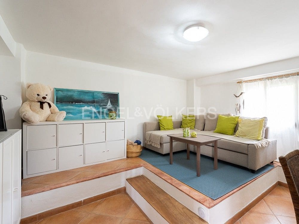 4 bedroom Semi-detached Villa for sale in Alberic with pool garage - € 355,000 (Ref: 8234976)