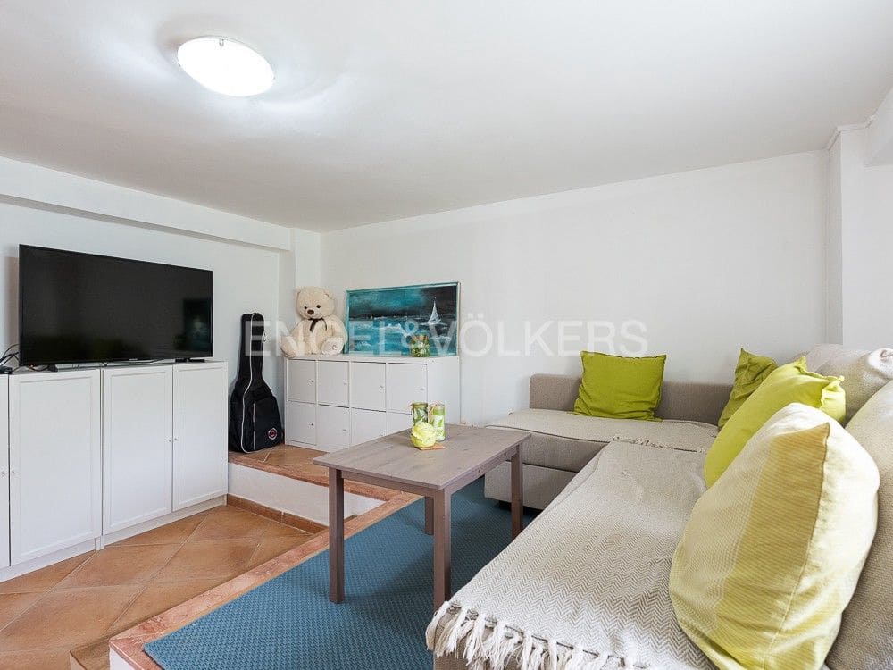 4 bedroom Semi-detached Villa for sale in Alberic with pool garage - € 355,000 (Ref: 8234976)