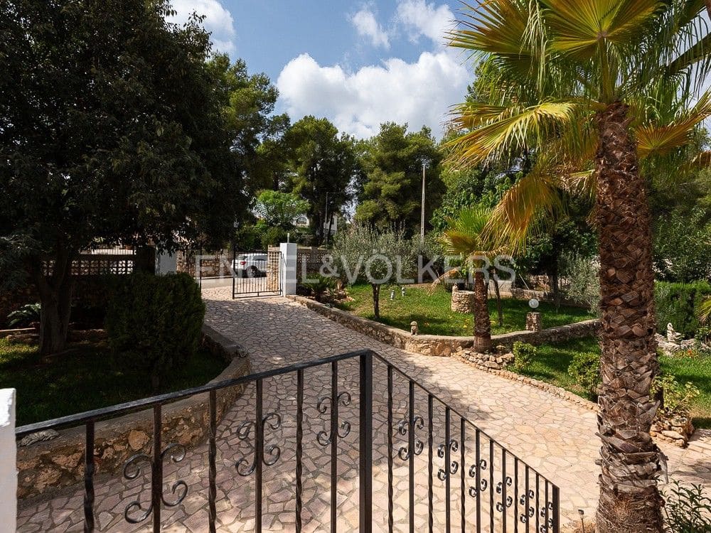 4 bedroom Semi-detached Villa for sale in Alberic with pool garage - € 355,000 (Ref: 8234976)