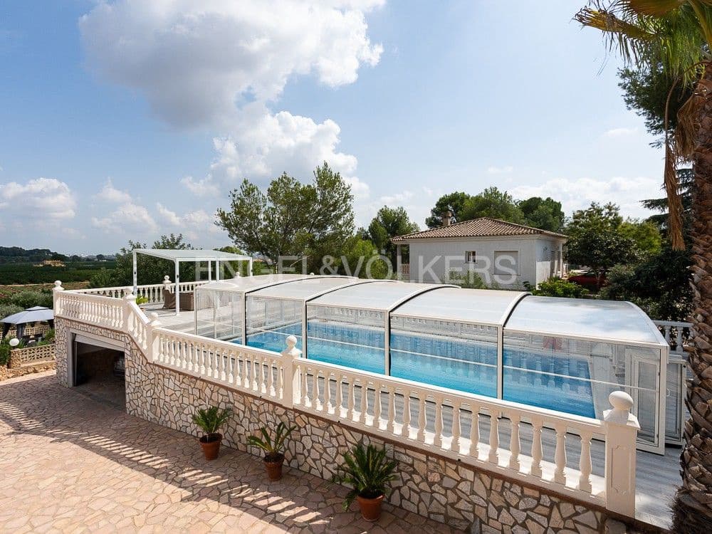 4 bedroom Semi-detached Villa for sale in Alberic with pool garage - € 355,000 (Ref: 8234976)