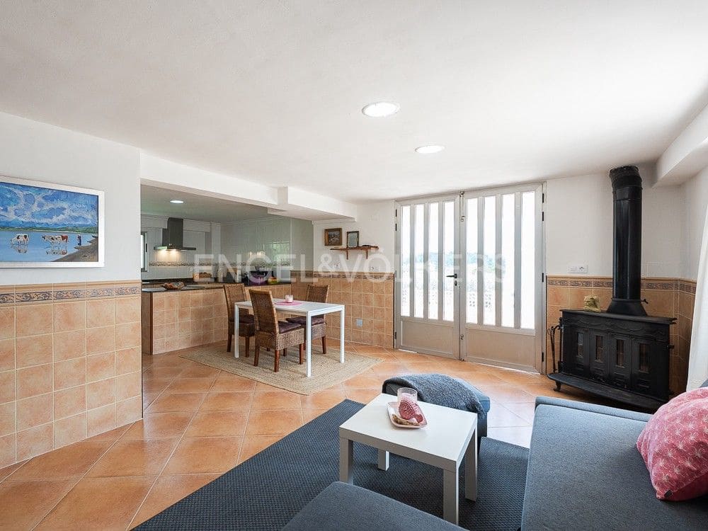 4 bedroom Semi-detached Villa for sale in Alberic with pool garage - € 355,000 (Ref: 8234976)