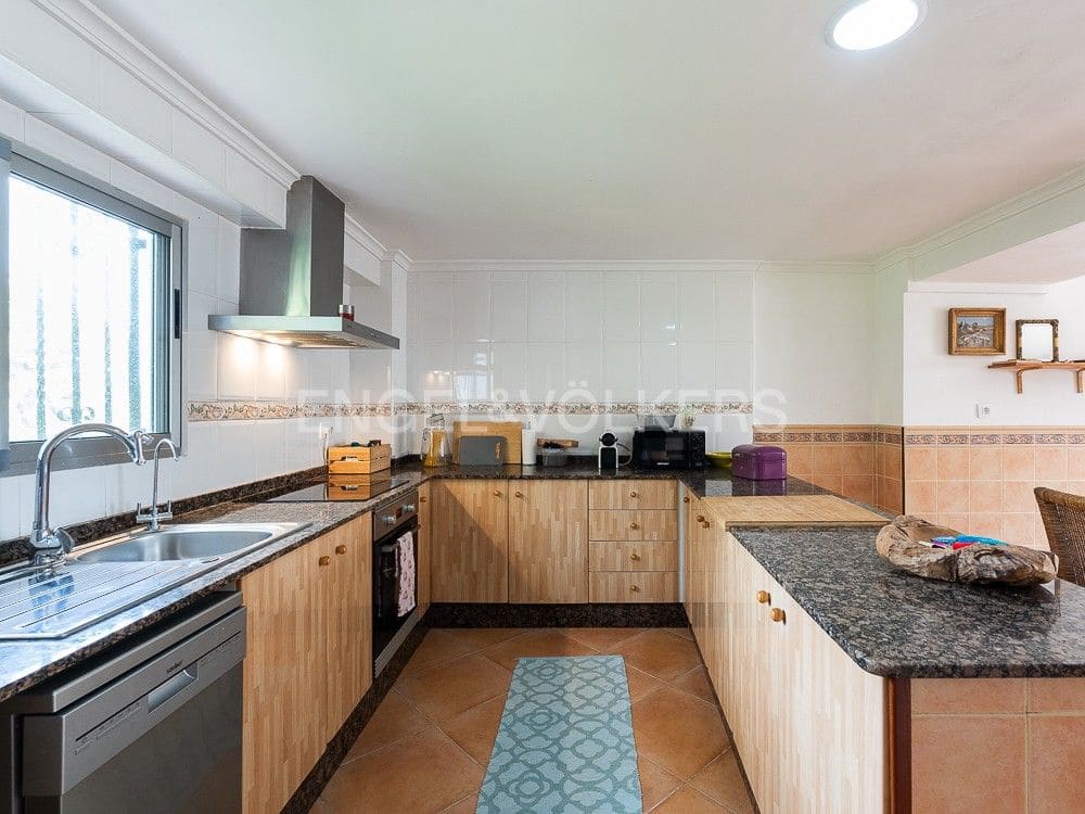 4 bedroom Semi-detached Villa for sale in Alberic with pool garage - € 355,000 (Ref: 8234976)