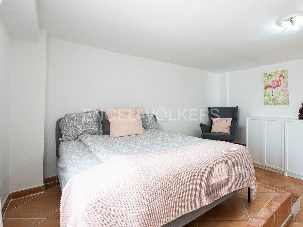 4 bedroom Semi-detached Villa for sale in Alberic with pool garage - € 355,000 (Ref: 8234976)