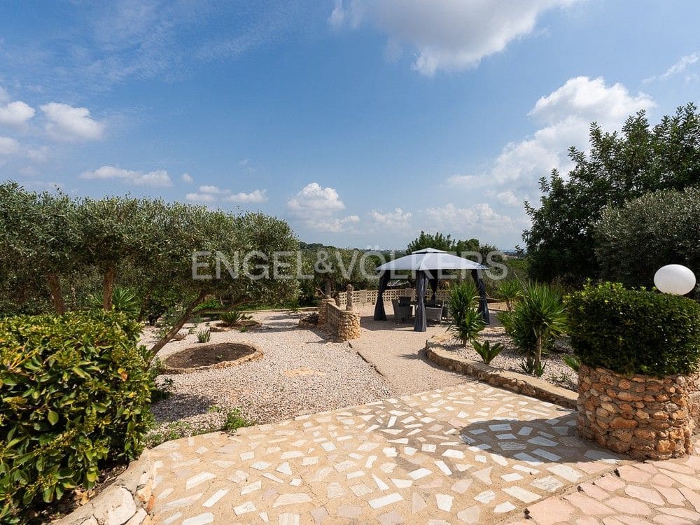 4 bedroom Semi-detached Villa for sale in Alberic with pool garage - € 355,000 (Ref: 8234976)