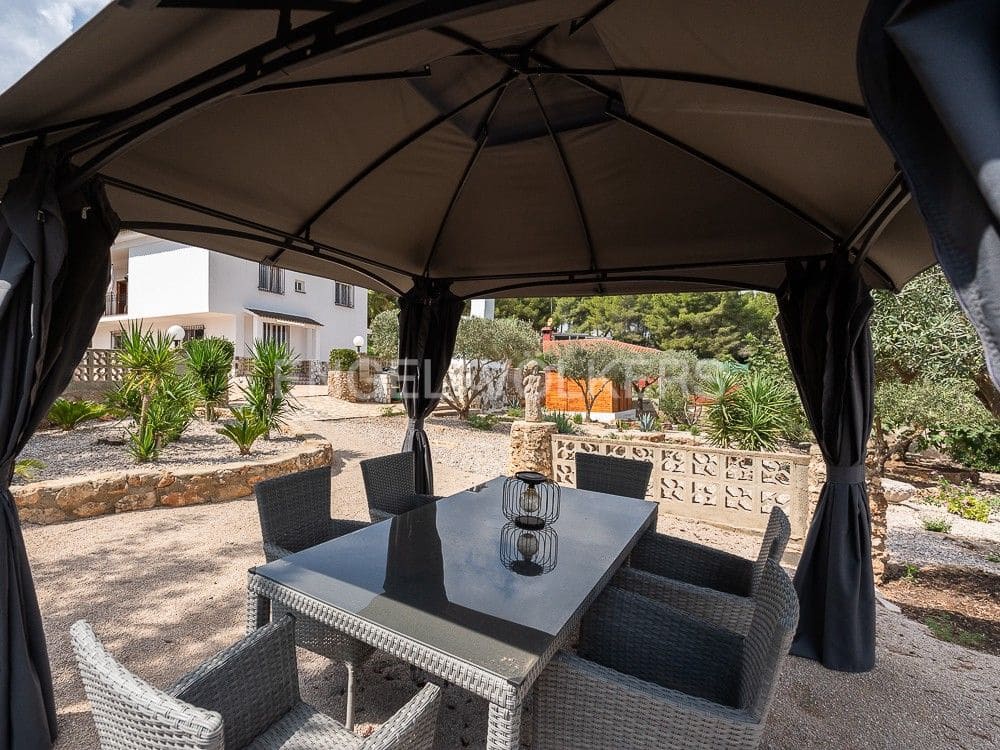 4 bedroom Semi-detached Villa for sale in Alberic with pool garage - € 355,000 (Ref: 8234976)