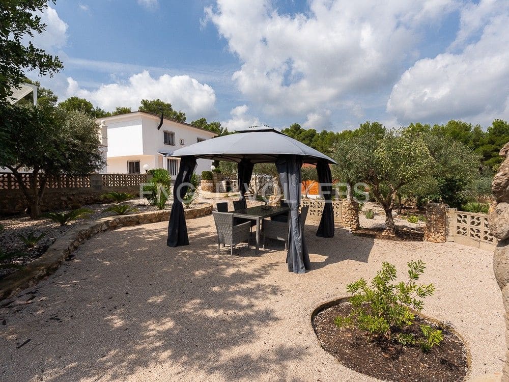 4 bedroom Semi-detached Villa for sale in Alberic with pool garage - € 355,000 (Ref: 8234976)