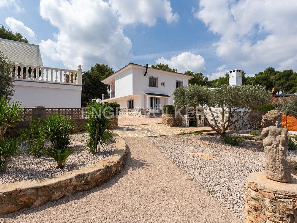 4 bedroom Semi-detached Villa for sale in Alberic with pool garage - € 355,000 (Ref: 8234976)