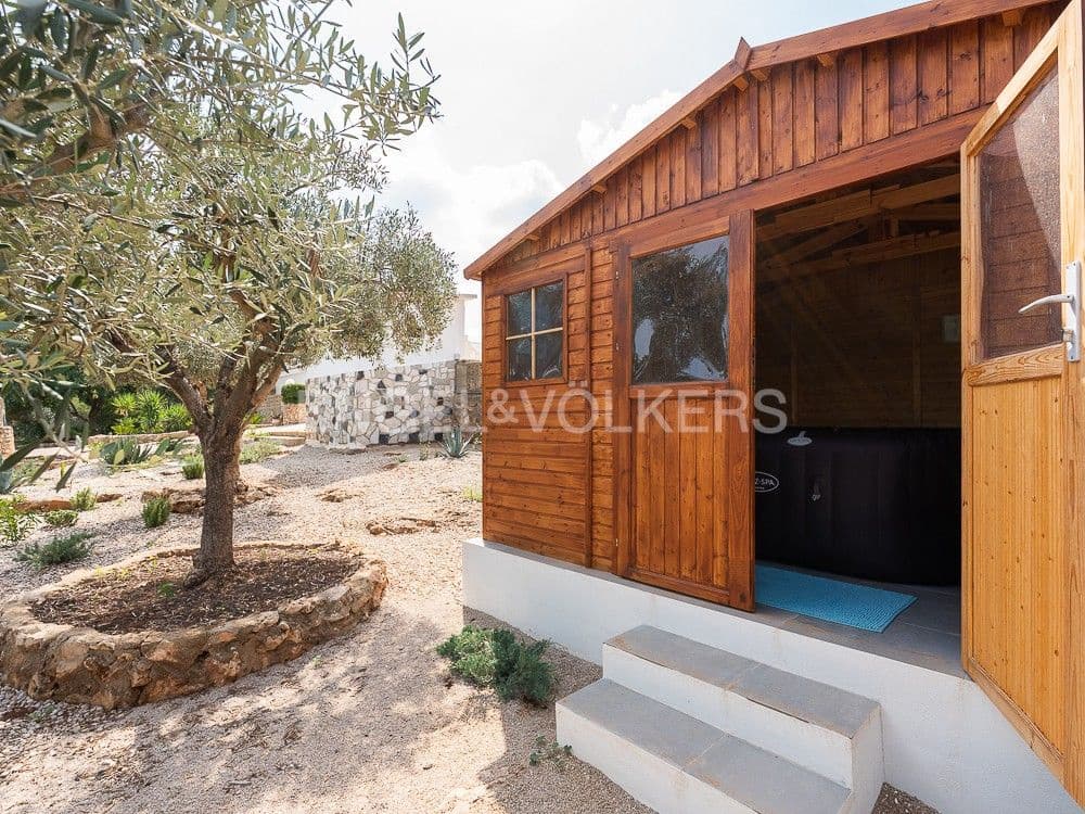 4 bedroom Semi-detached Villa for sale in Alberic with pool garage - € 355,000 (Ref: 8234976)