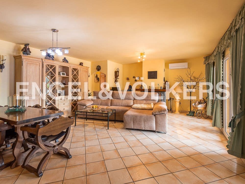 2 bedroom Villa for sale in Calig with garage - € 375,000 (Ref: 8235016)