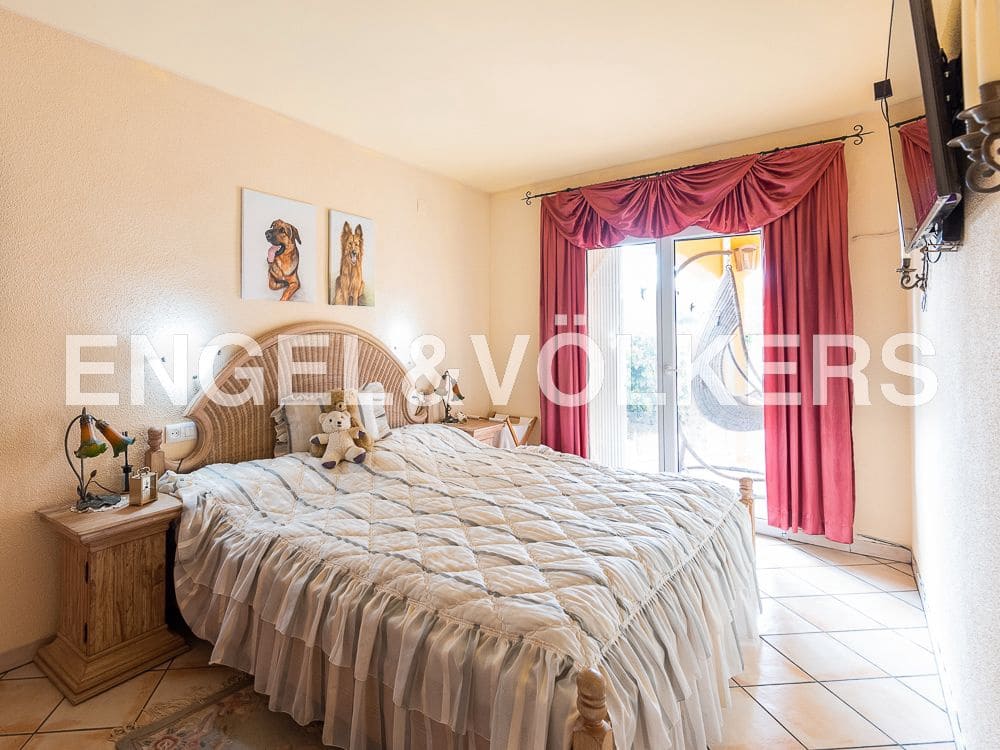 2 bedroom Villa for sale in Calig with garage - € 375,000 (Ref: 8235016)