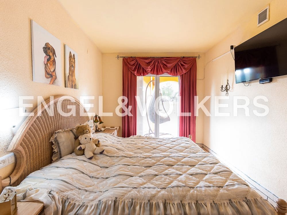 2 bedroom Villa for sale in Calig with garage - € 375,000 (Ref: 8235016)