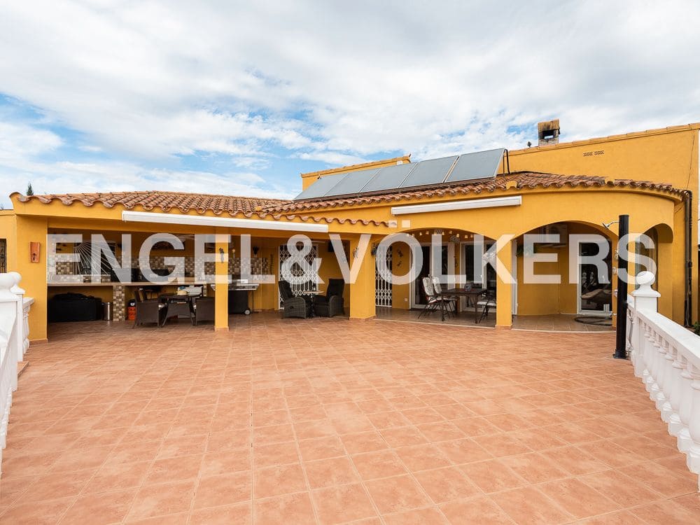 2 bedroom Villa for sale in Calig with garage - € 375,000 (Ref: 8235016)