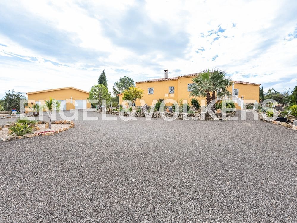 2 bedroom Villa for sale in Calig with garage - € 375,000 (Ref: 8235016)