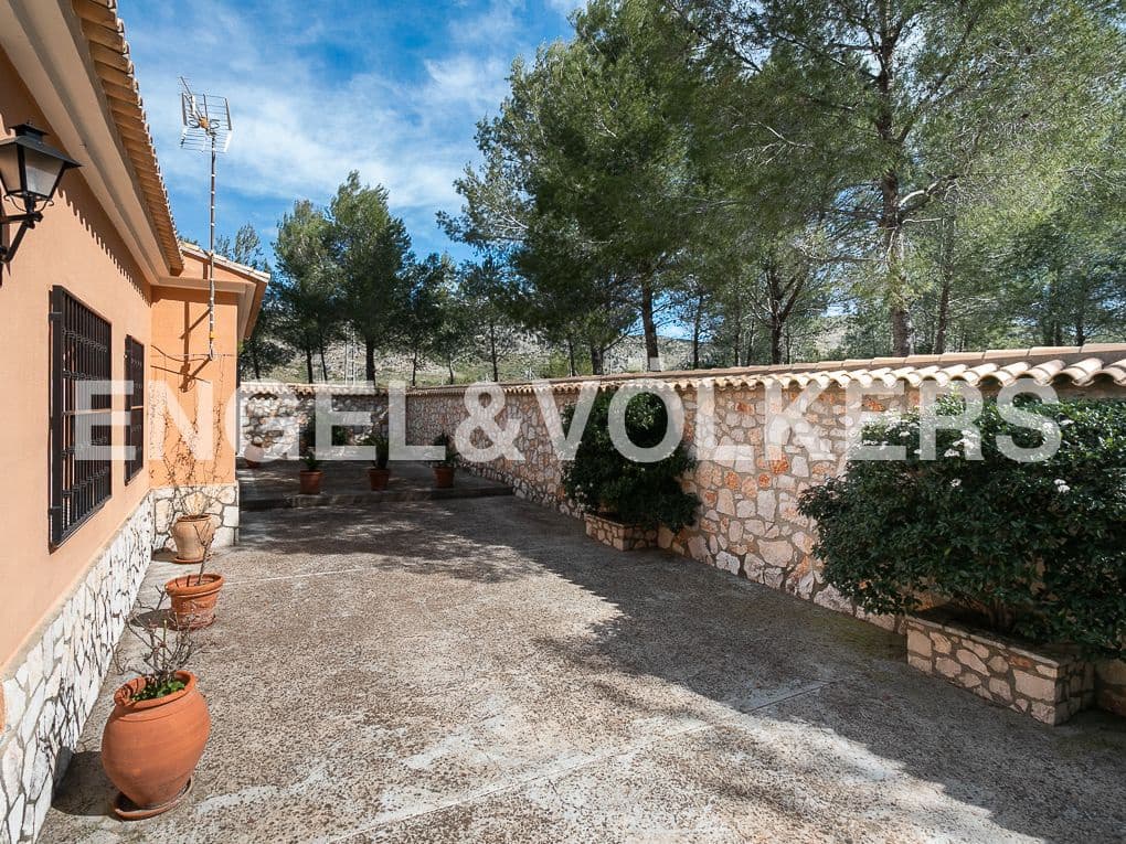3 bedroom Finca/Country House for sale in Carcaixent with pool garage - € 395,000 (Ref: 8235024)