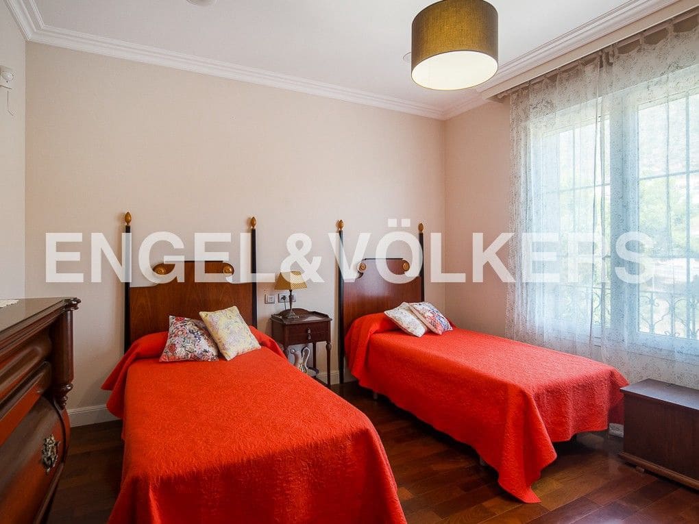 5 bedroom Villa for sale in La Vall d'Uixo with garage - € 950,000 (Ref: 8235044)