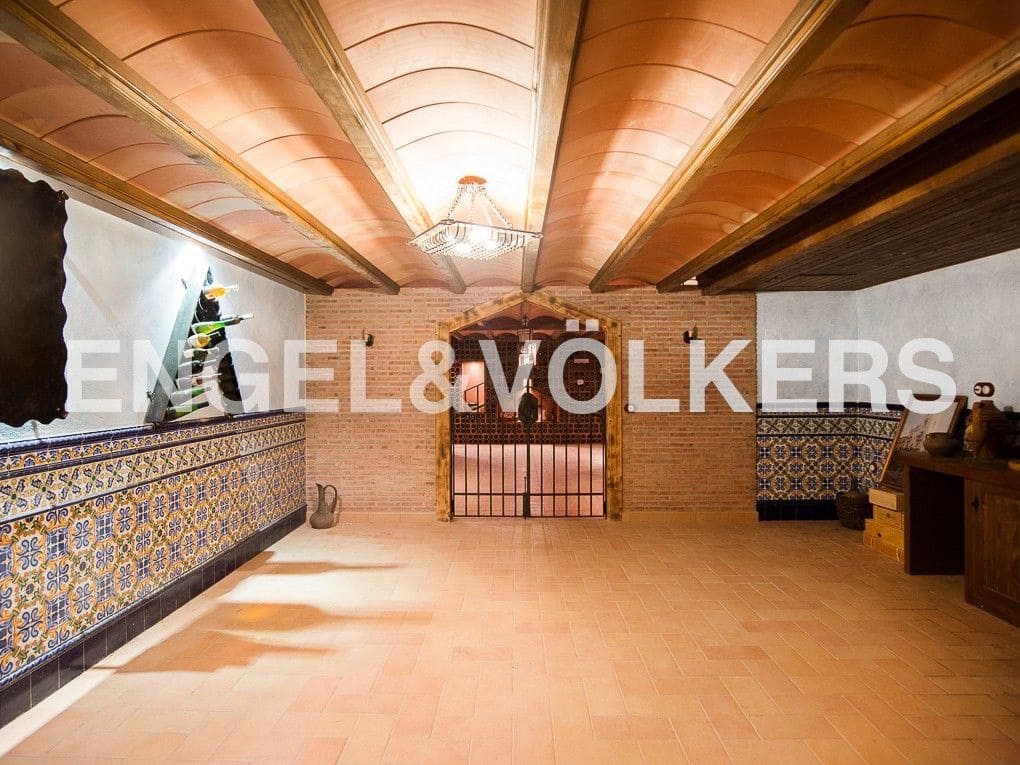 5 bedroom Villa for sale in La Vall d'Uixo with garage - € 950,000 (Ref: 8235044)